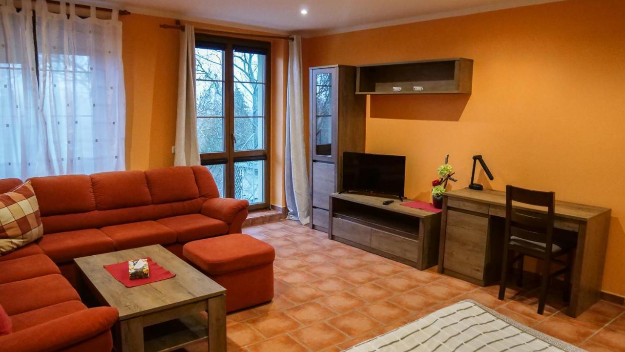 Penzion Na Hradbach Louny Exteriör bild