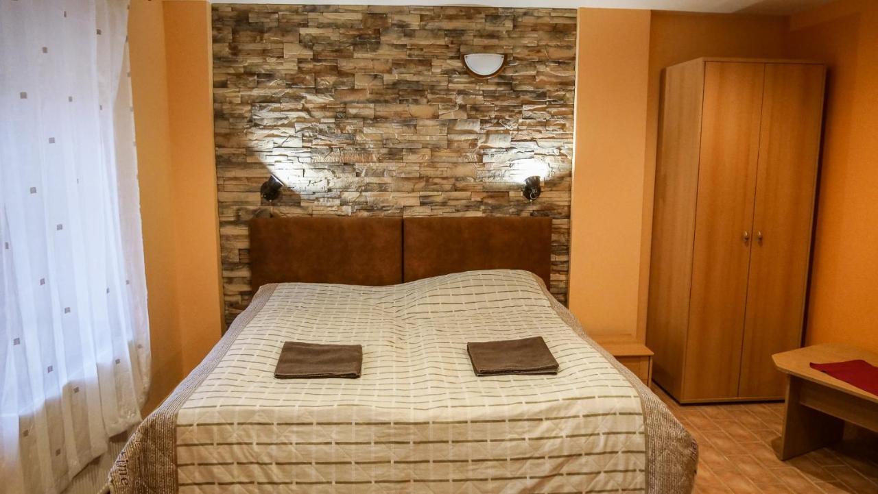 Penzion Na Hradbach Louny Exteriör bild