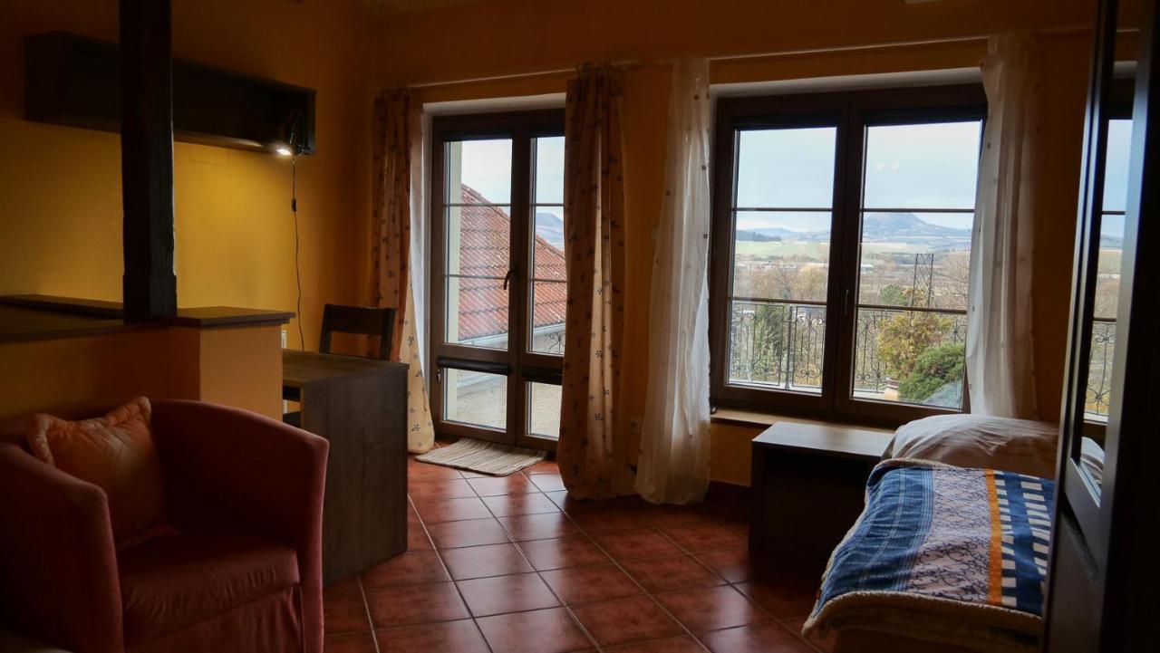 Penzion Na Hradbach Louny Exteriör bild